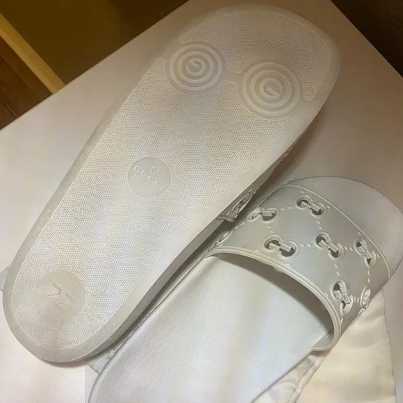 GUCCI Womens Rubber GG White Slides - Picture 11 of 11